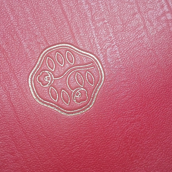 New ShiseidoVibrant Red RARE!!! VERY HARD TO FIND! LARGE DOUBLE ZIP Cosmetic Bag - Picture 9 of 11